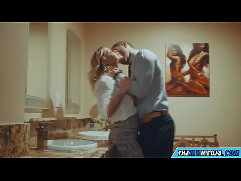 ❤️ Кога бујна русокоса ќе ве заведе во јавен тоалет ❤❌ Ебате видео  кај нас ❌